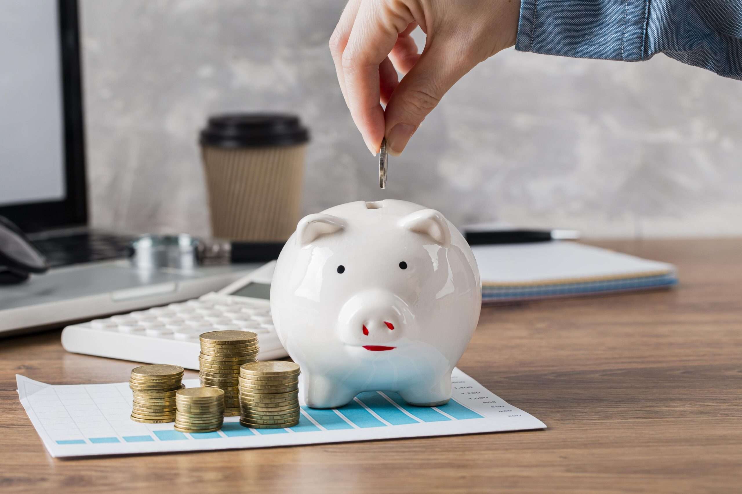 Savings with piggy bank